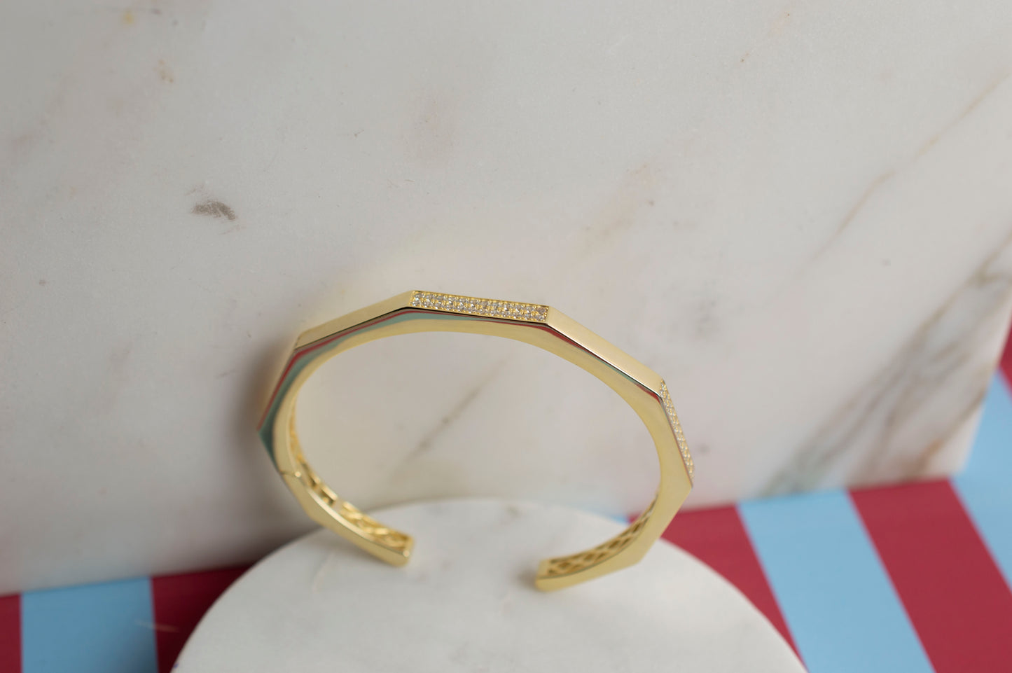 Bracciale rigido aperto