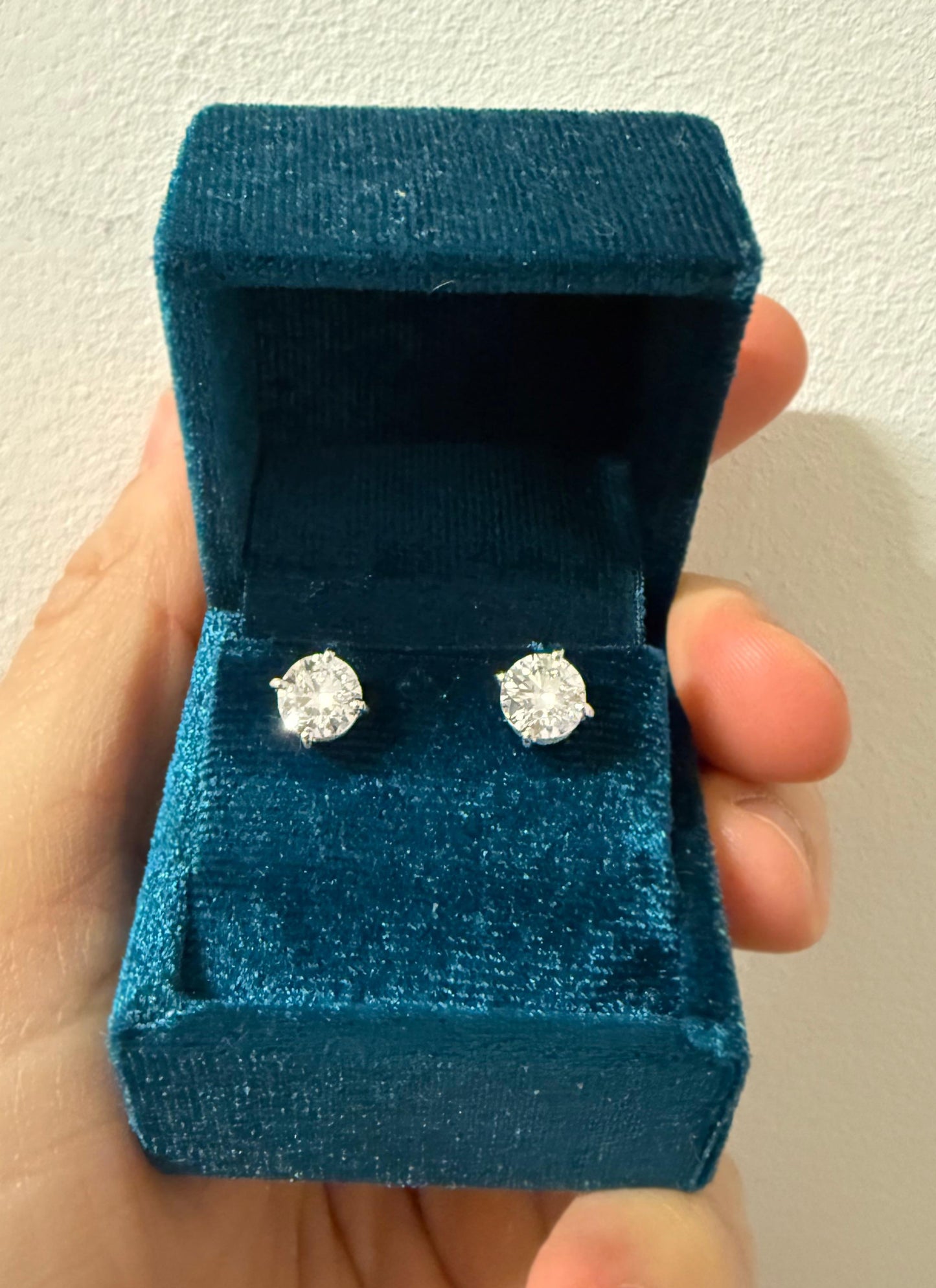 Orecchini con diamanti a 4 Griffe