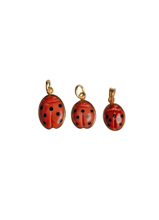 Coccinella in Corallo e Onice